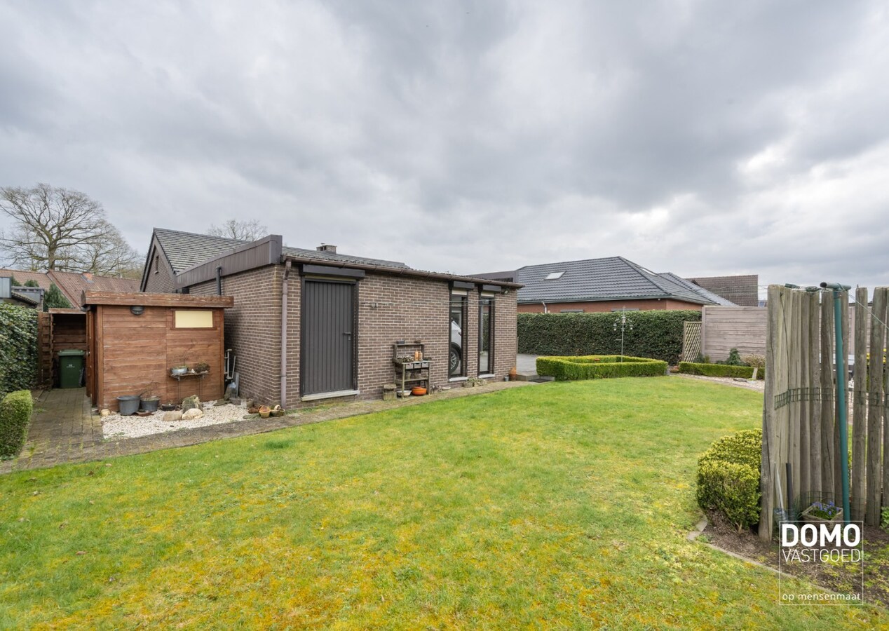 DEELS GERENOVEERDE WONING MET 3 SLAAPKAMERS, GARAGE EN RUIME TUIN TE KOOP IN KERMT 