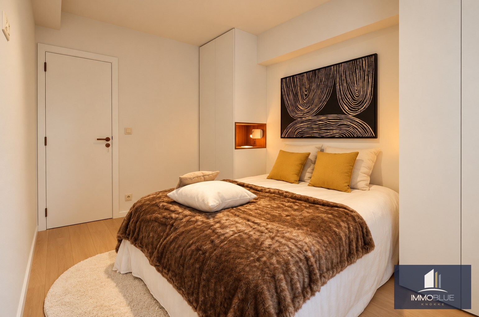 Volledig gerenoveerd appartement met frontaal zeezicht gelegen aan het Rubensplein. 