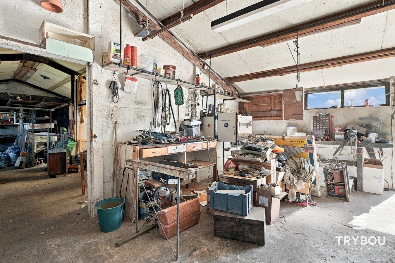 Landelijk gelegen woning met opslagplaats op 3687m² in Merkem! 