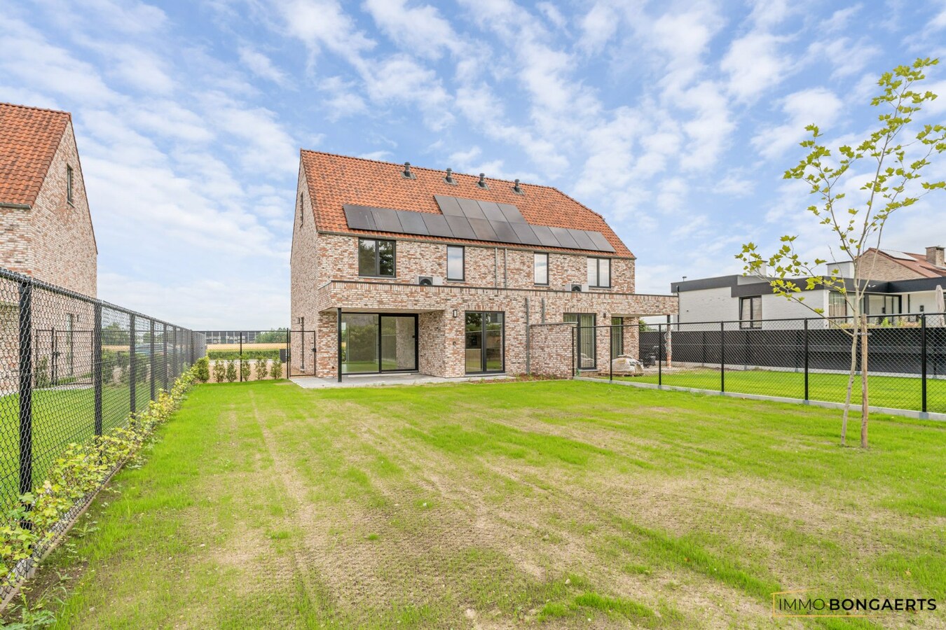 Volledig afgewerkte nieuwbouwwoning met 4 slaapkamers. 