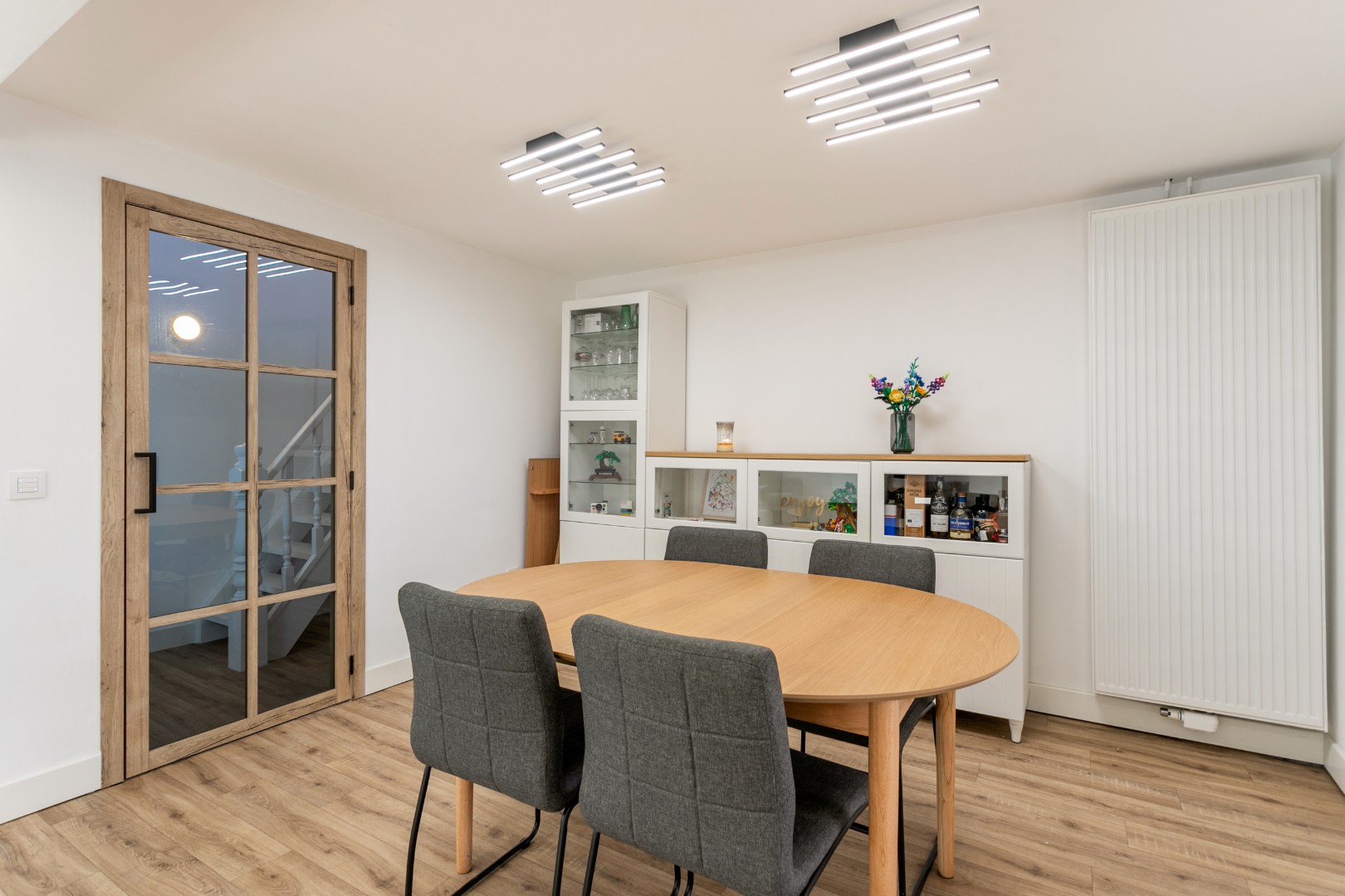 Instapklare woning met 3 slaapkamers, tuin en 2 garages. 