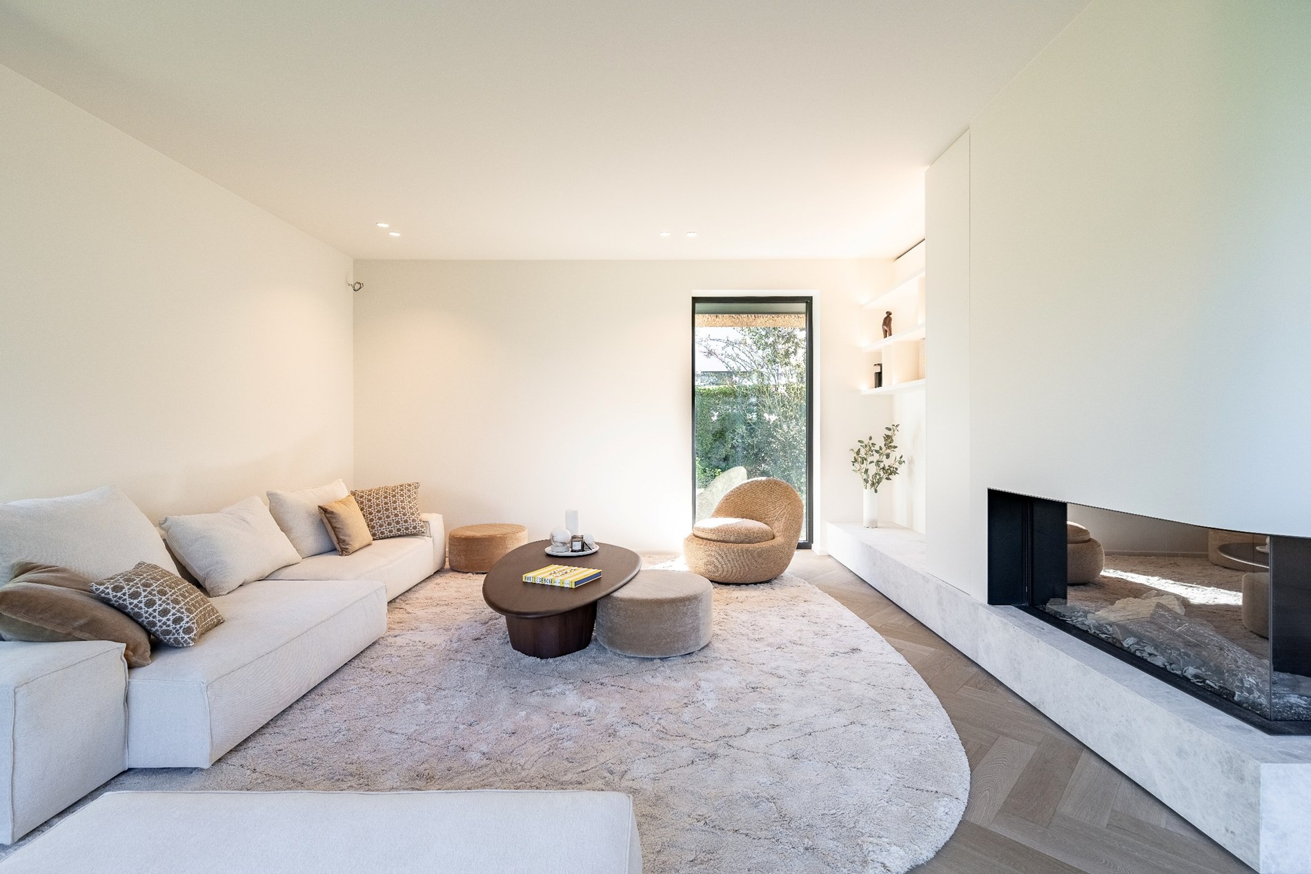 Indrukwekkende nieuwbouwvilla in hartje Zoute op enkele passen van de golf te Knokke. 