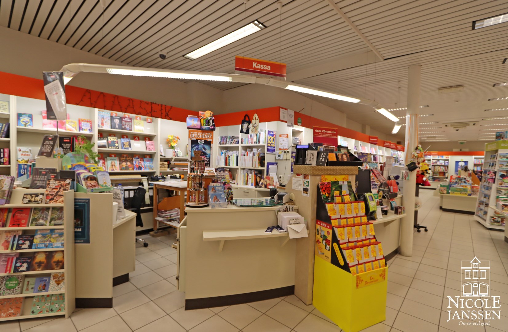 Mooi verzorgde en instapklare gelijkvloerse handelsruimte in centrum Maaseik 