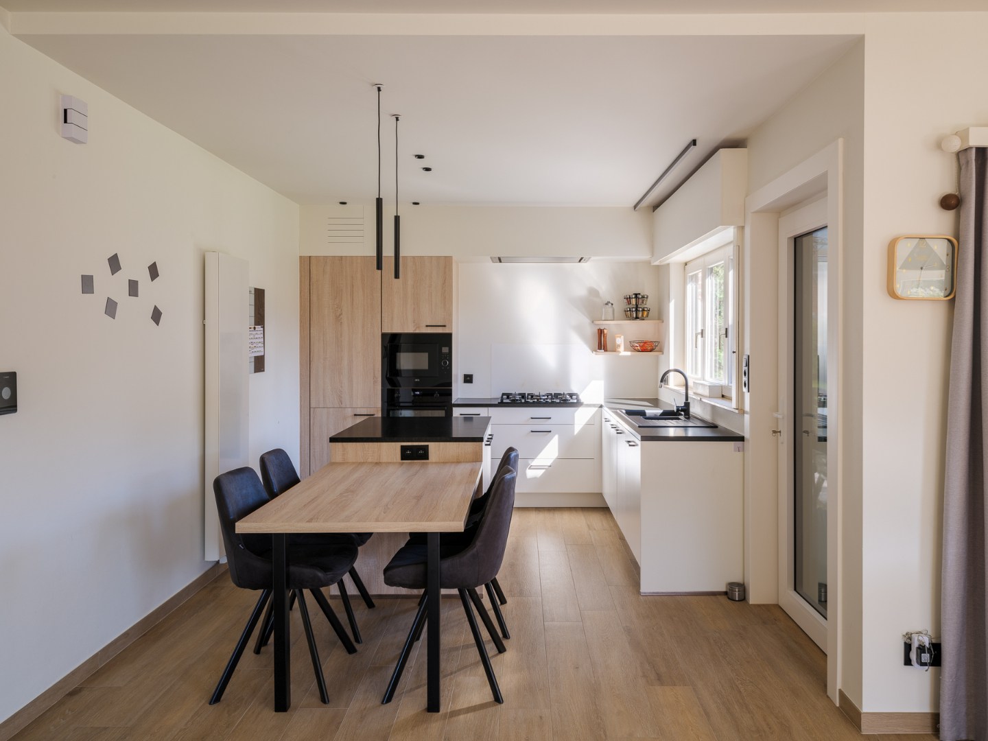 Open bebouwing met 5 slp. en tuin te Drongen 