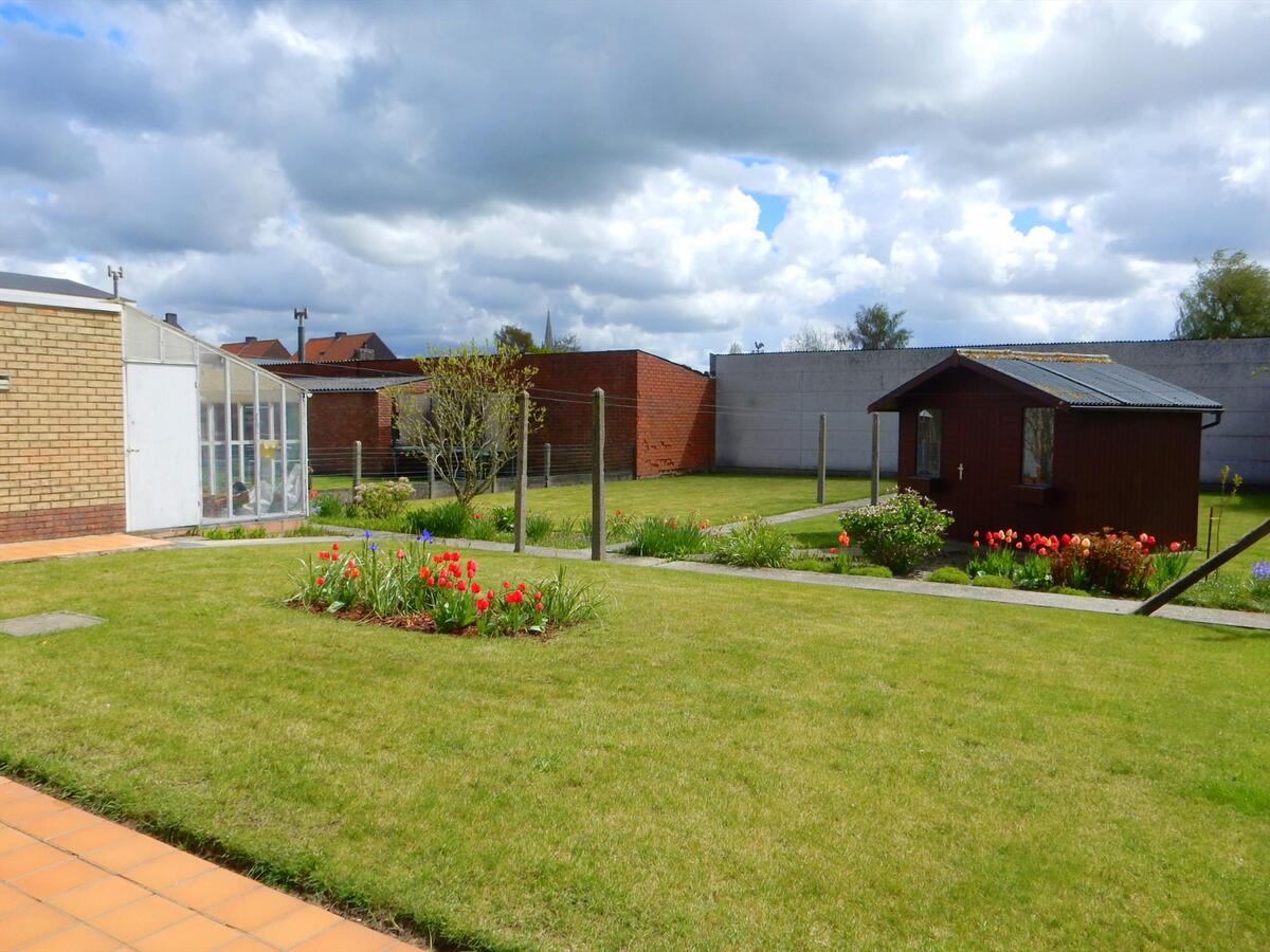 Ruime bungalow met grote zonnige tuin 