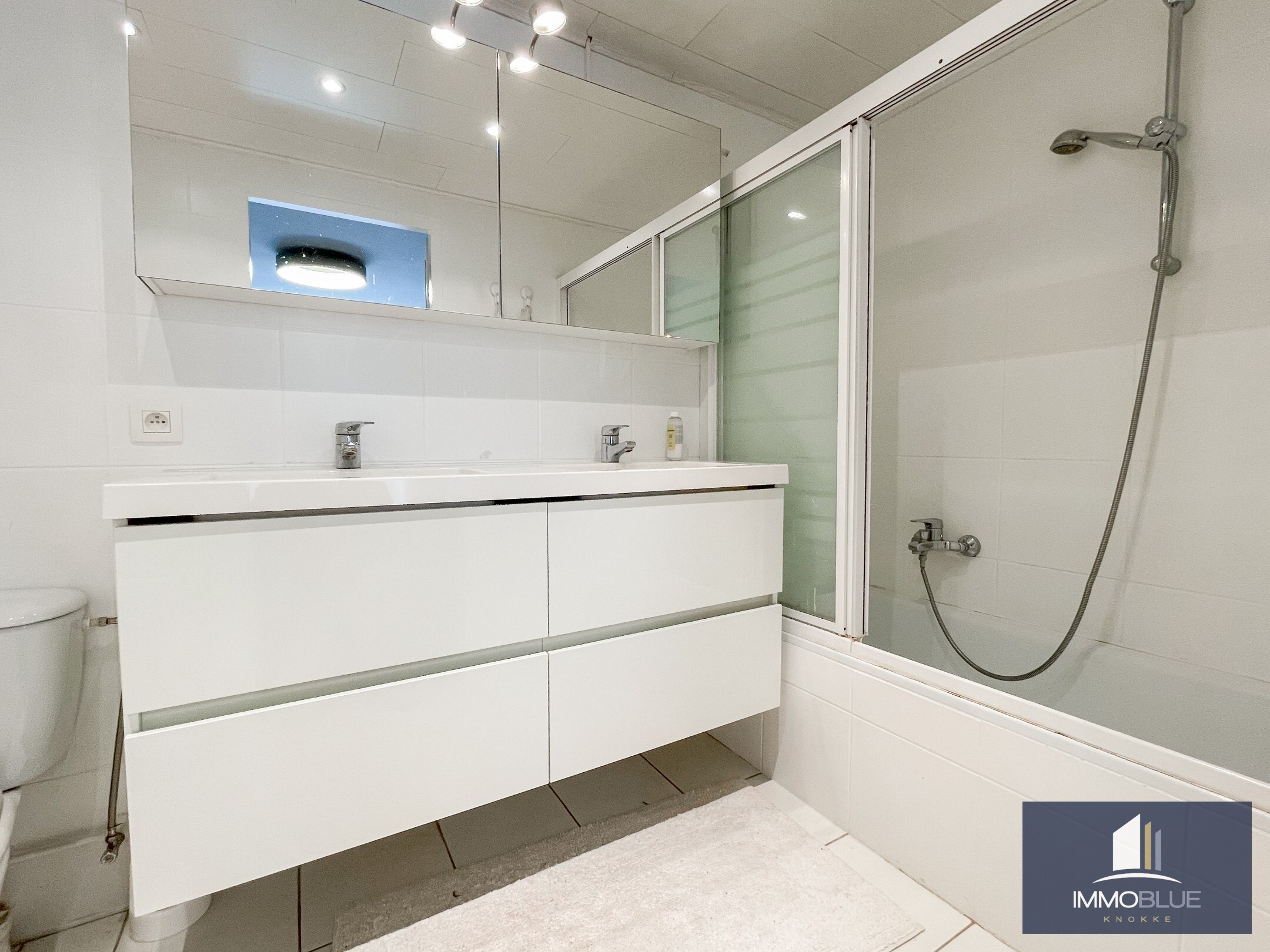 Appartement prêt à emménager situé sur la Place du Phare. 