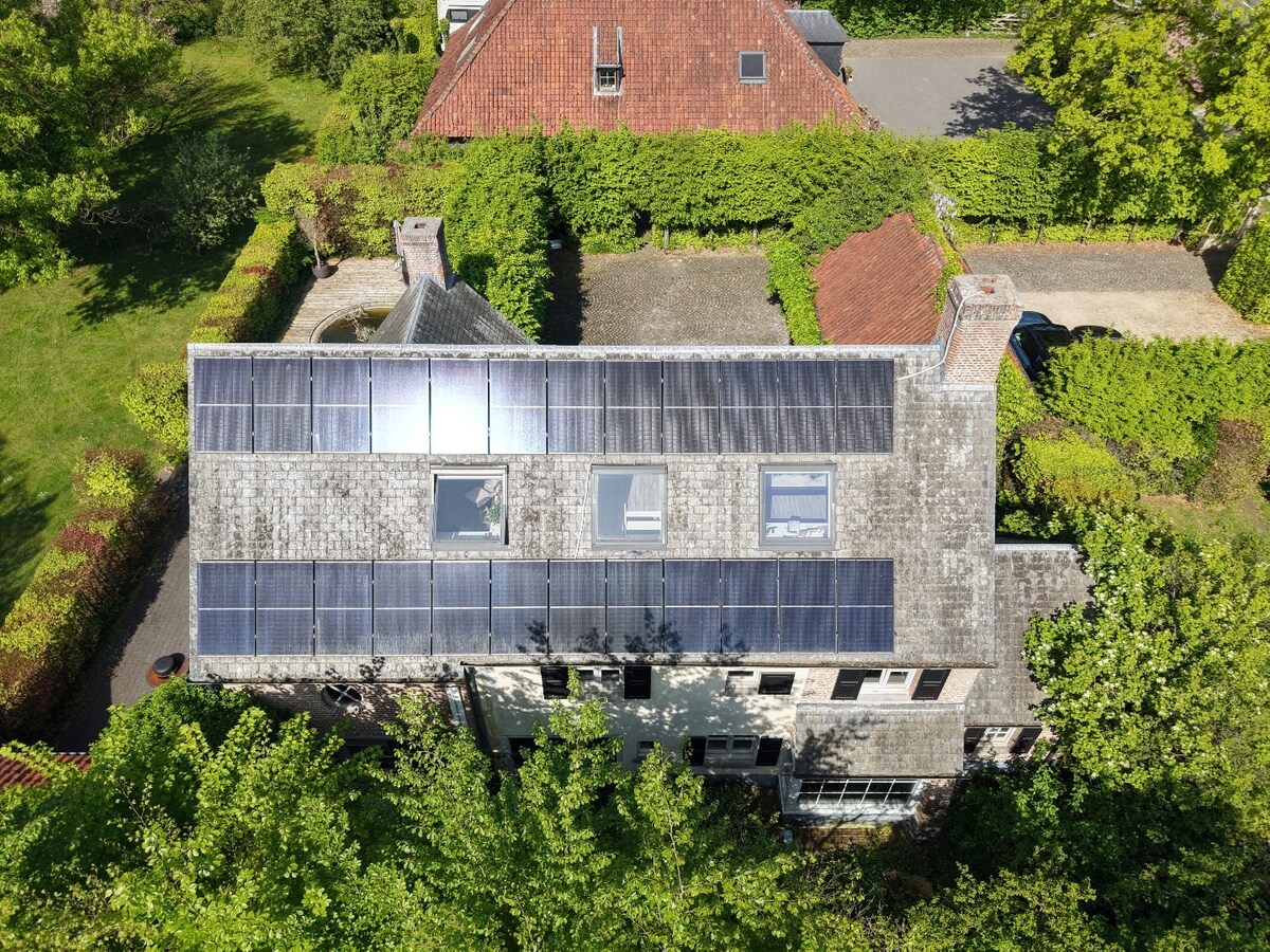 Sels villa met 4 slaapkamers, dubbele carport en garage, Zuid-West tuin op een perceel van 1.991 m² te Schilde - 's-Gravenwezel, 