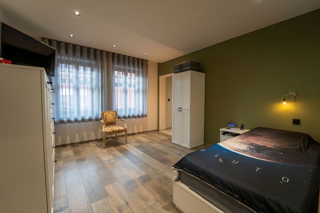 PRACHTIG GERENOVEERDE WONING MET 3 SLAAPKAMERS, 2 BADKAMERS, INPANDIGE GARAGE EN PAARDENSTALLINGEN MET ENERGIEZUINIG EPC TE WIJER (NIEUWERKERKEN) 