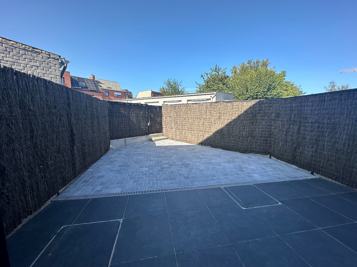 Nieuwbouwwoning met 4 slaapkamers op een boogscheut van het centrum 