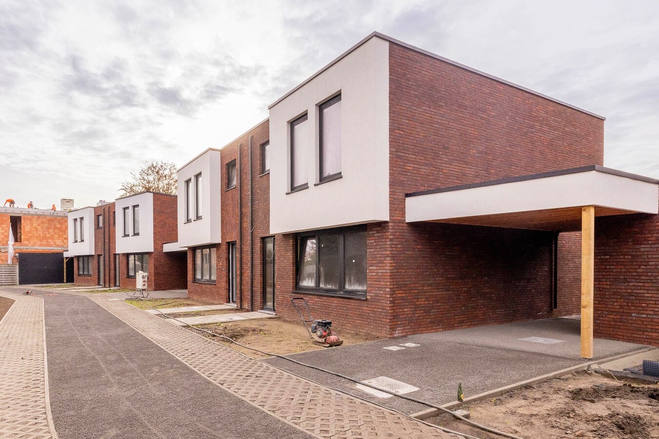 Nieuwbouwwoning casco met 3 slpks en Z-tuin 