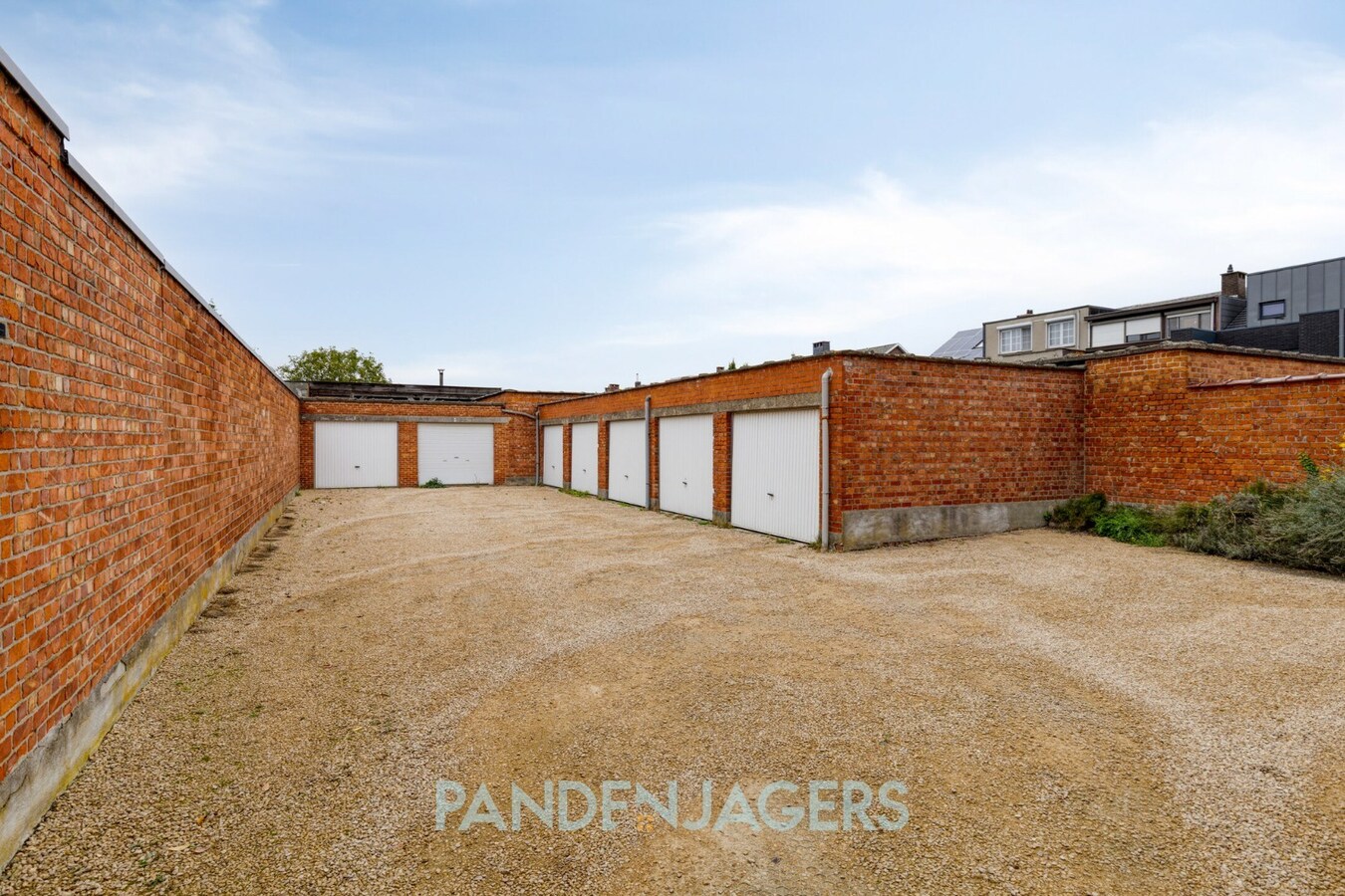 Volledig gerenoveerd appartement met garage te Duffel 