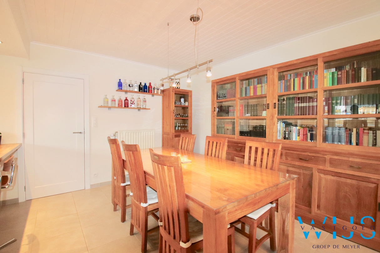 TOTAAL Gerenoveerde bungalow op een TOPlocatie in ERTVELDE ! 