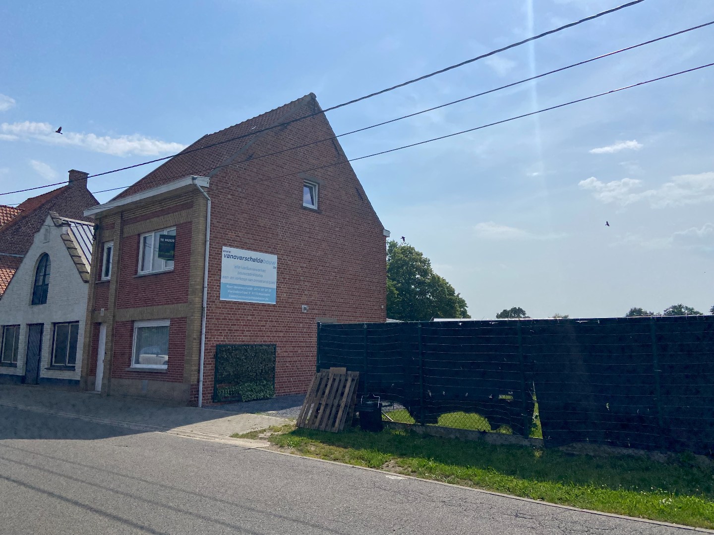 Ruime comfortabele halfopen woning met tuin en landelijk uitzicht! 