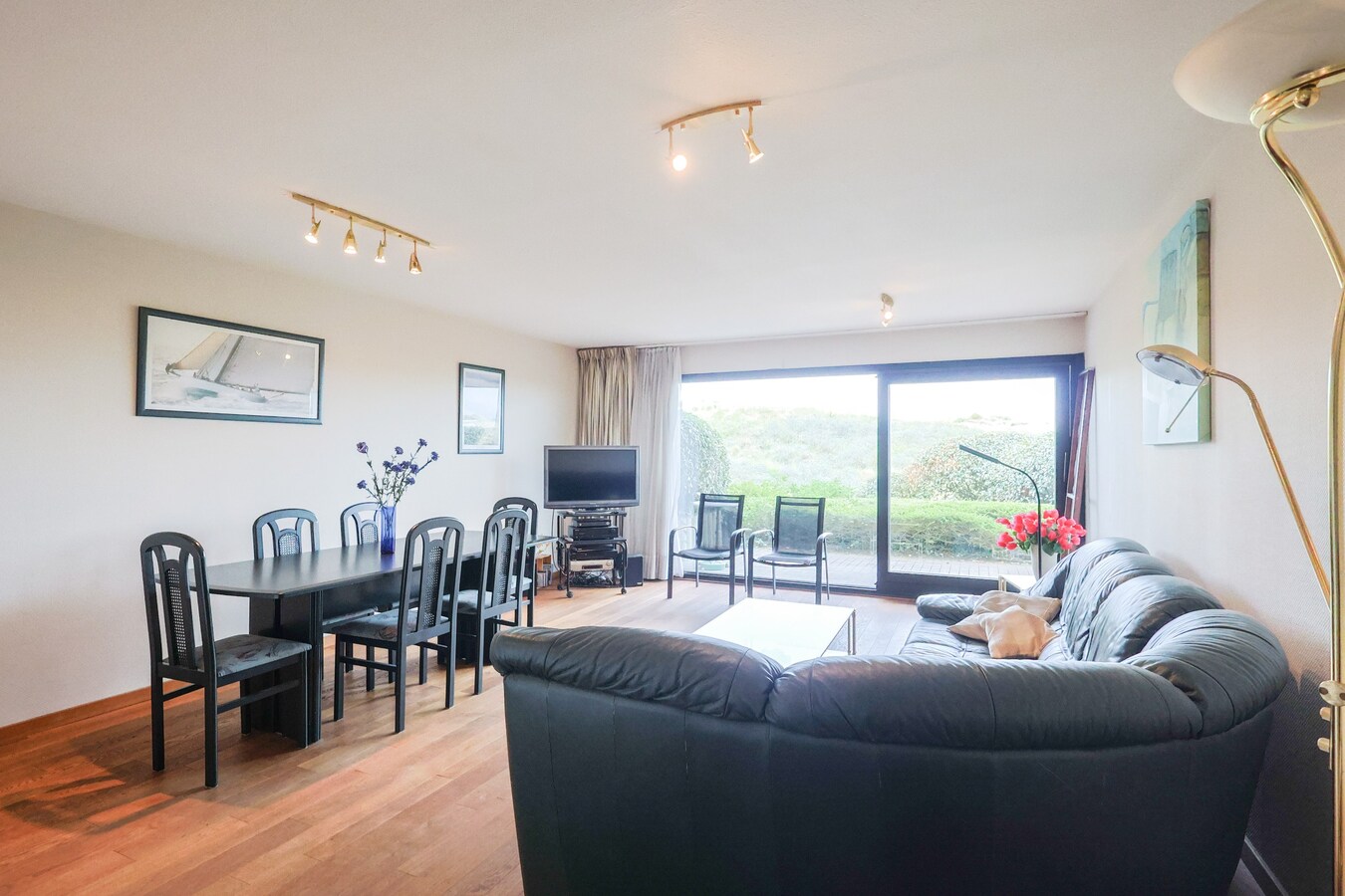 Ruim 3-slaapkamerappartement op de zeedijk met 2 grote terrassen 