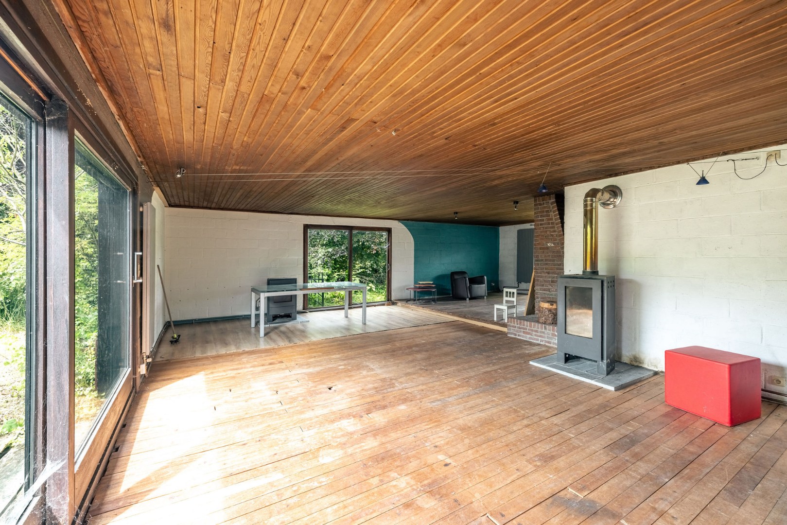 Seventies bungalowvilla met renovatiepotentieel op unieke ligging aan natuurgebied 