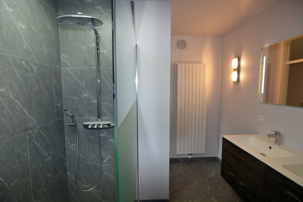 Energiezuinig appartement (144 m²) met 2 slpk, balkon, kelderberging en garage. 