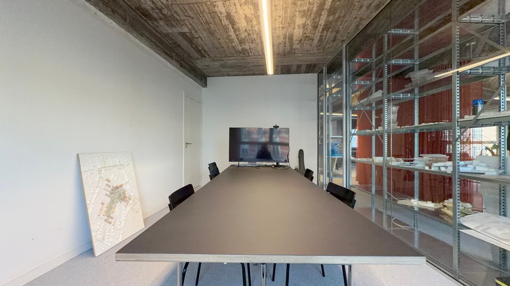 Ingedeelde kantoorruimte te huur in centrum Gent