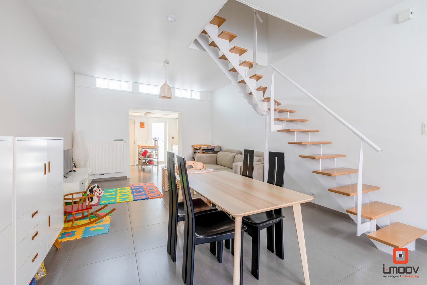 Lichtrijk en instapklare 4 slaapkamer woning 