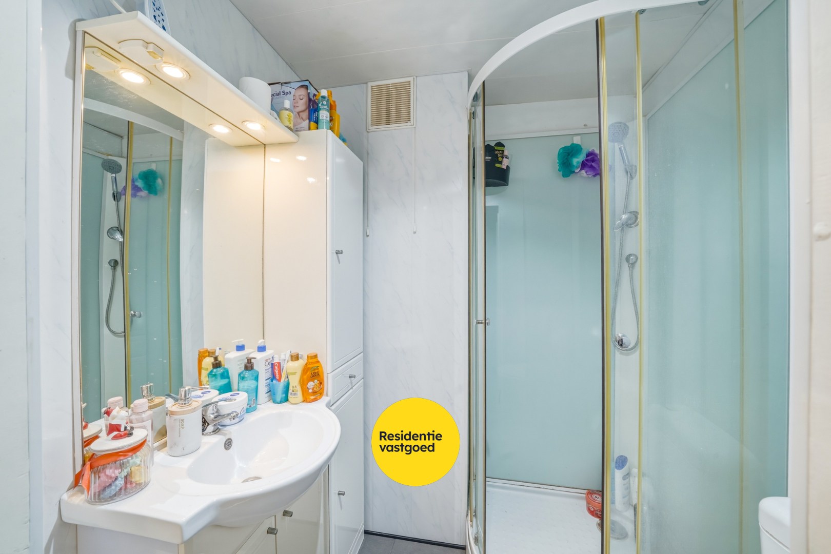 Opbrengsteigendom met 4 (vergunde) appartementen en garage te Bredene - Rendement 6,12% 