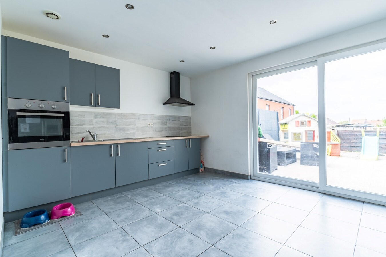 Maison rénovée offrant de beaux volumes avec 4 chambres, terrasse et jardin ! 