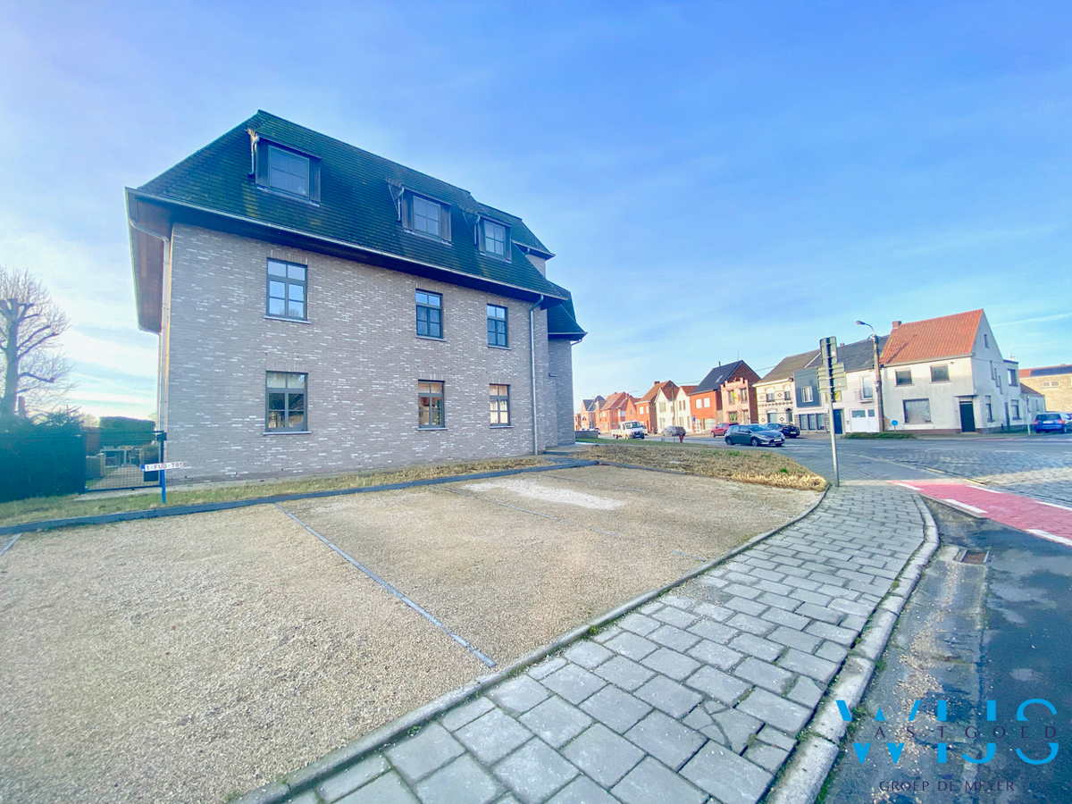 Instapklaar éénslaapkamer appartement MET staanplaats te Evergem/Rieme ! 