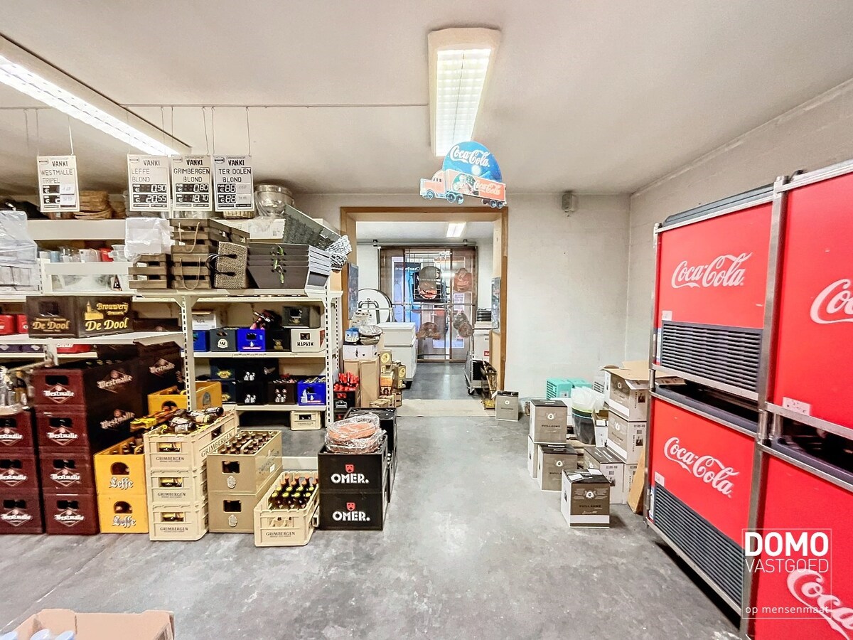 UNIEK pand met tal van mogelijkheden, gunstig gelegen te Kermt. 