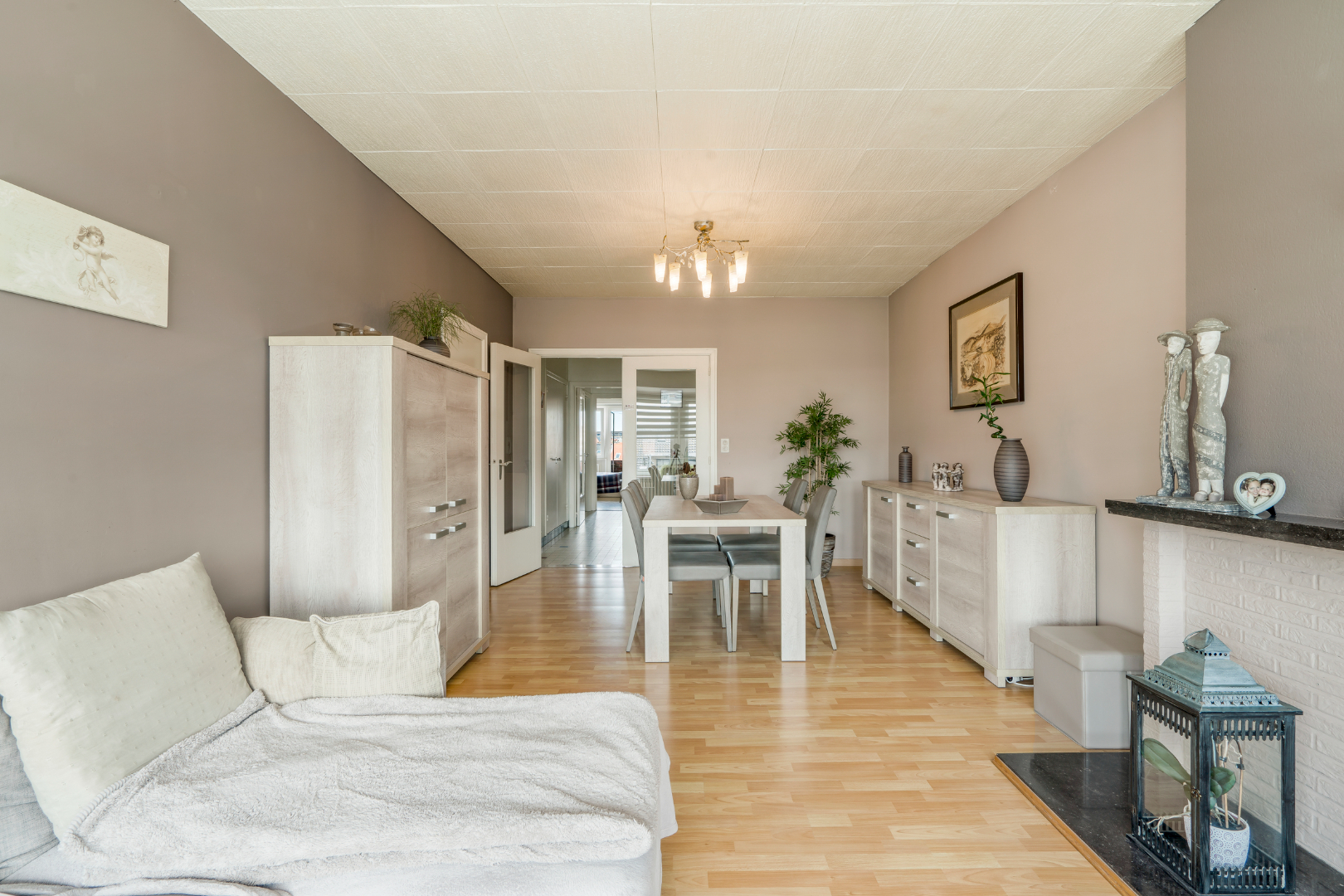 OPBRENGSTEIGENDOM MET 7 APPARTEMENTEN EN 7 GARAGEBOXEN 