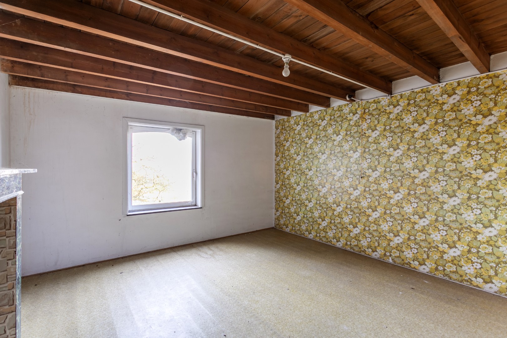 Te renoveren rijwoning met tuin te Vlezenbeek 