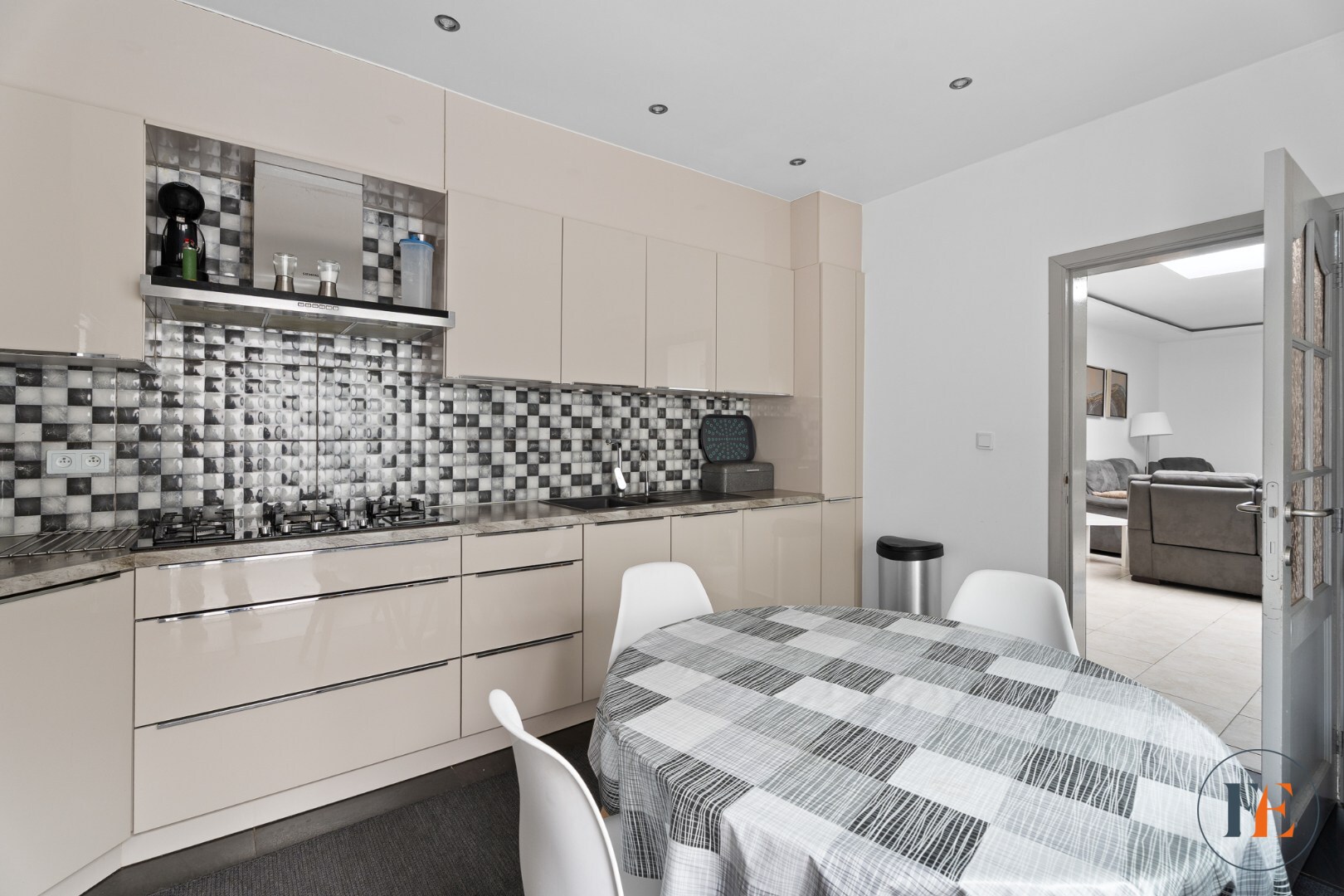 Instapklare eengezinswoning  in de Bloemekenswijk met BEZOEKMOMENT op 17/1 