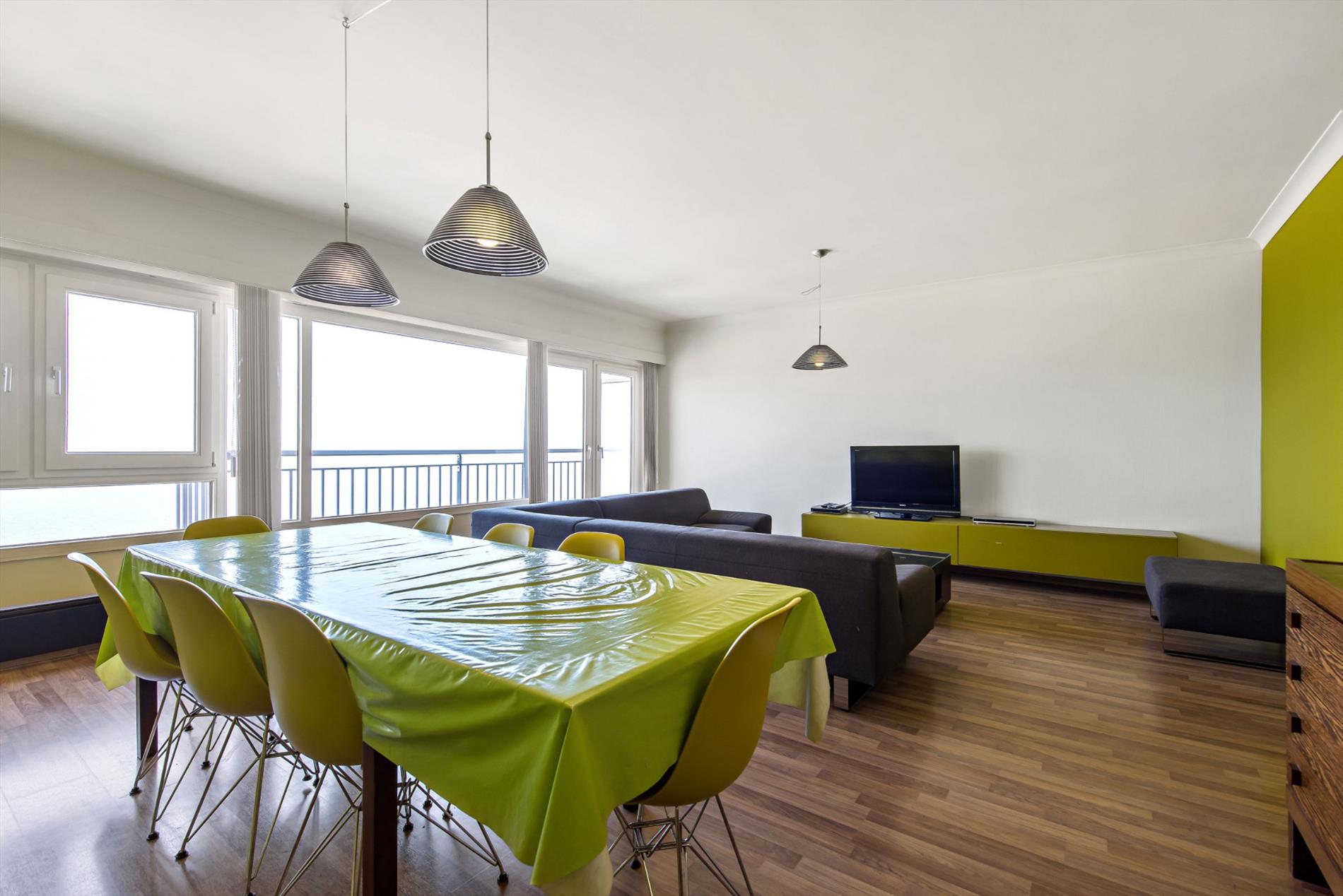 VAKANTIE APPARTEMENT MET 4 SLAAPKAMERS OP TOPLIGGING 