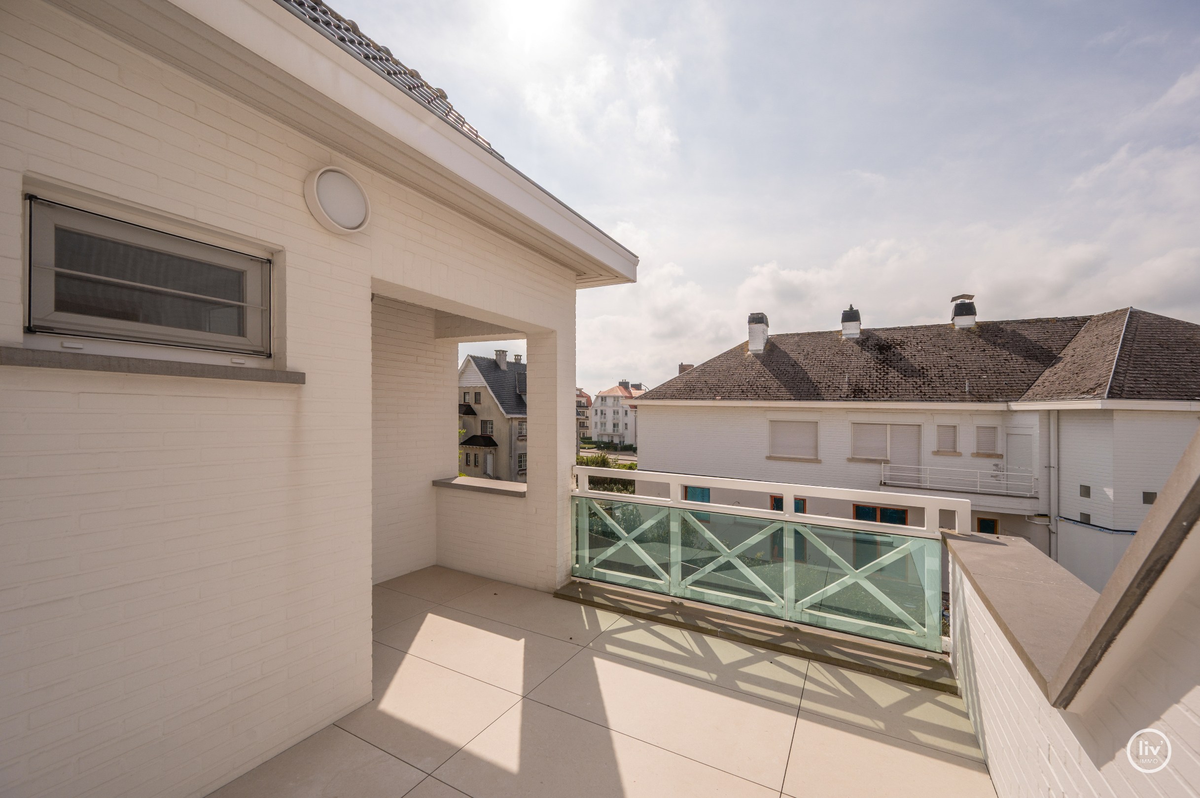 Exclusief gerenoveerde villa op een absolute toplocatie in de Jozef Nellenslaan te Knokke. 