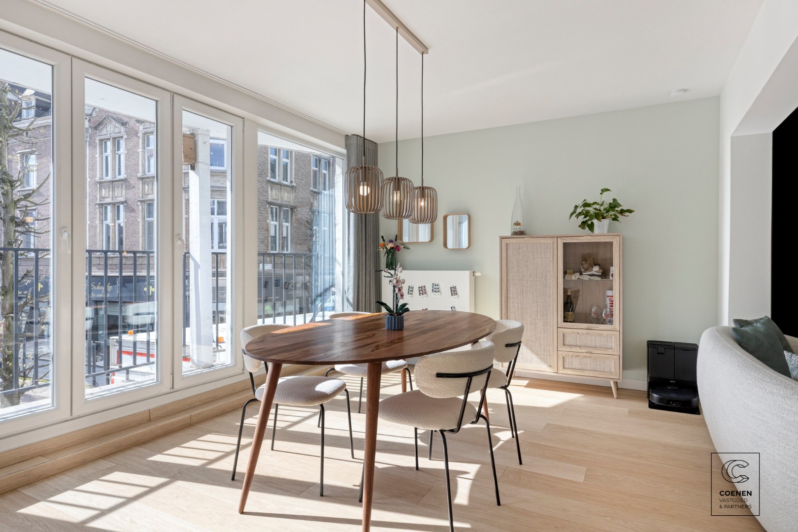 Instapklaar appartement met 2 slaapkamers en balkon op topligging in Lier! 