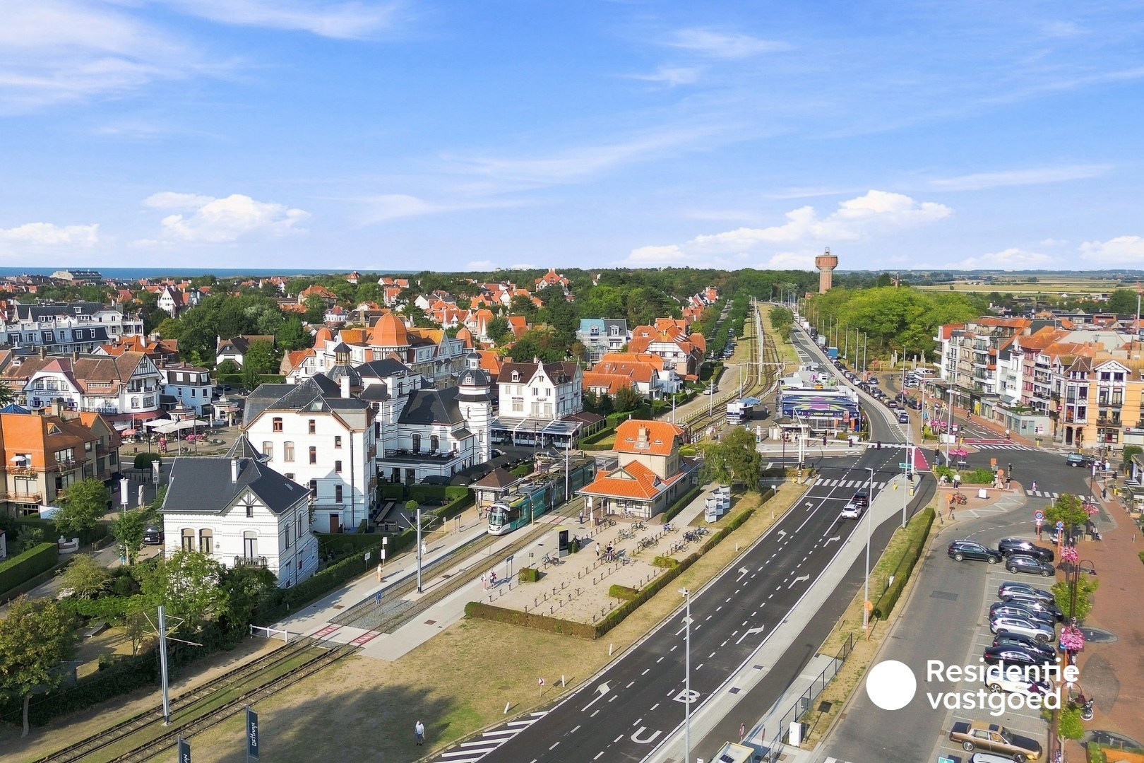 Wonen boven, ondernemen beneden: volledig gerenoveerd restaurant met luxueuze woonst in hartje De Haan 