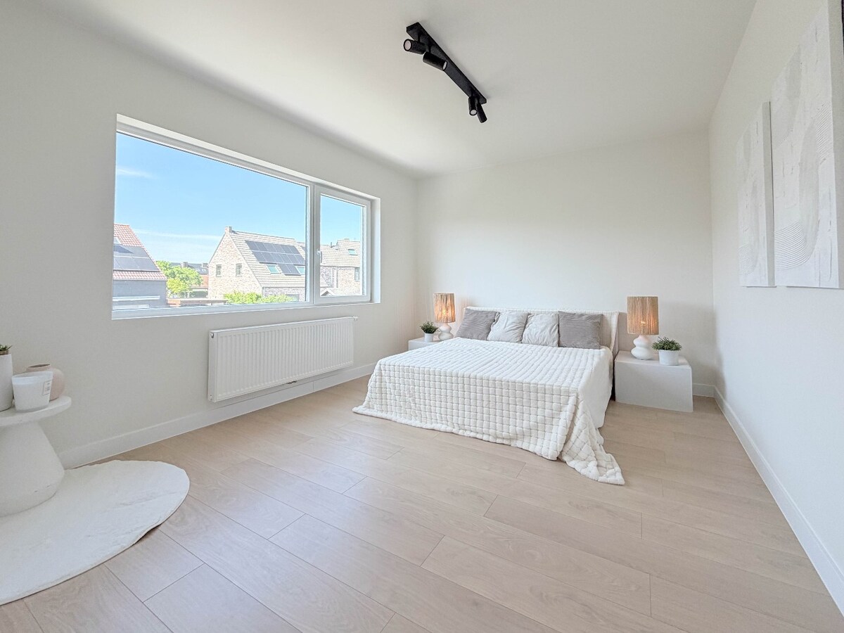 ABSOLUTE TOPPER !!!  Ontdek nu dit prachtige vernieuwde pand gelegen te Kortrijk/Heule ! *** NONO INSPIRED *** 