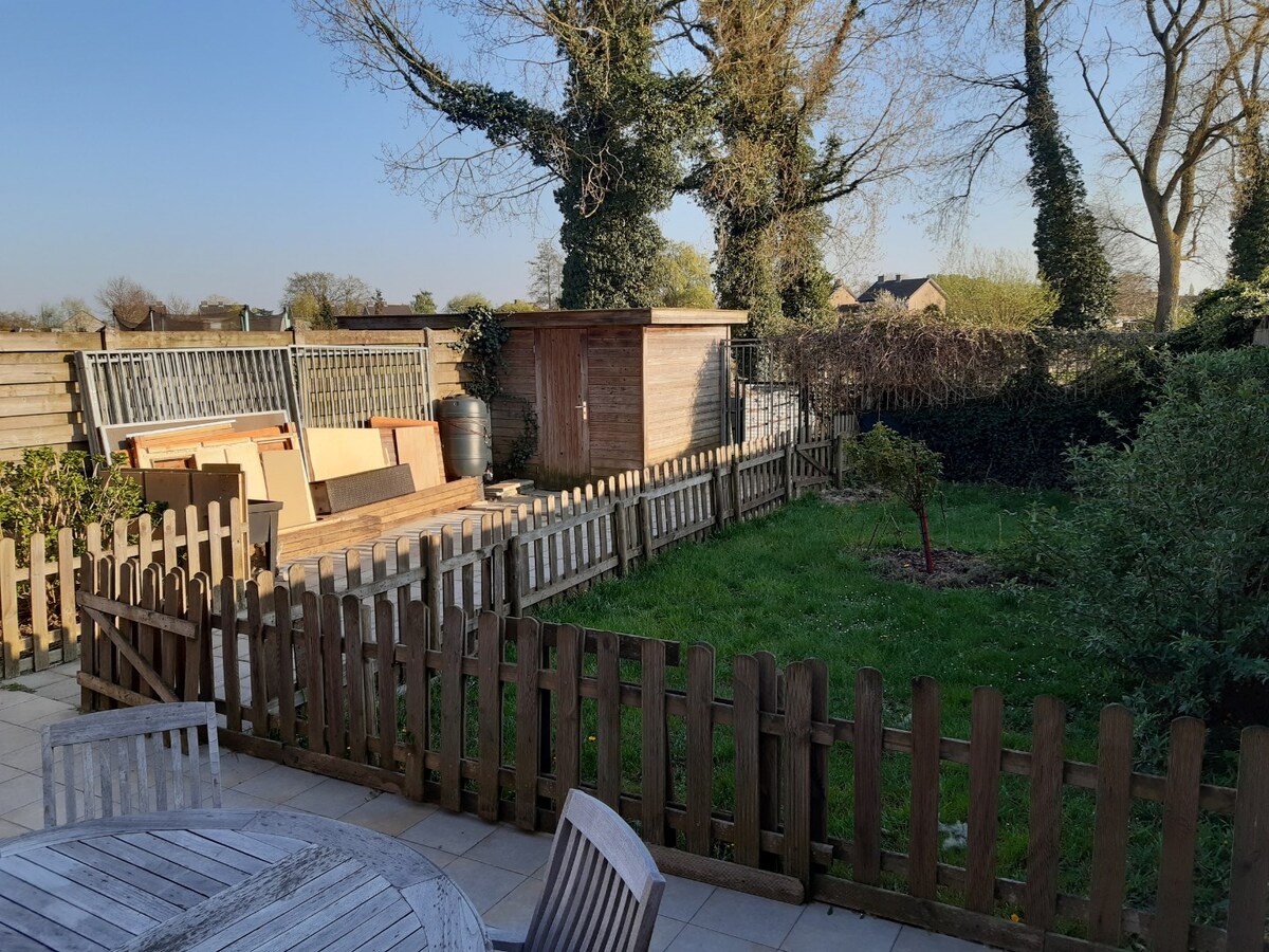 Ruime woning (4 slaapkamers) met garage 