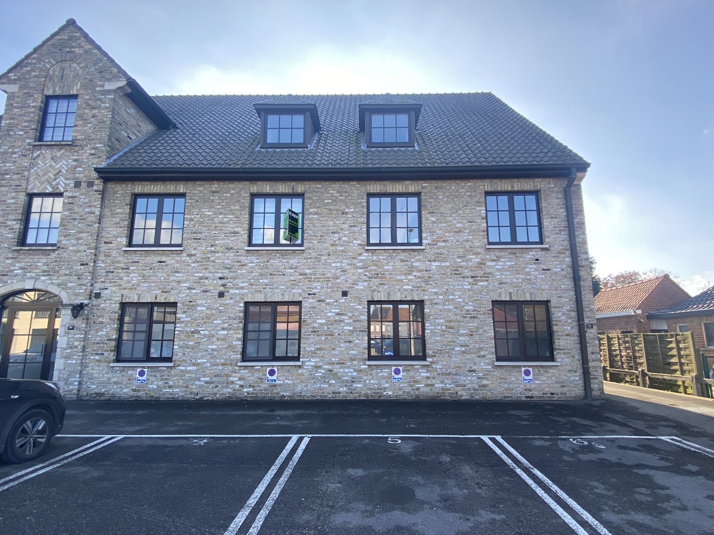 Ruim appartement met 3 slaapkamers, garage en groot terras op centrale ligging! 