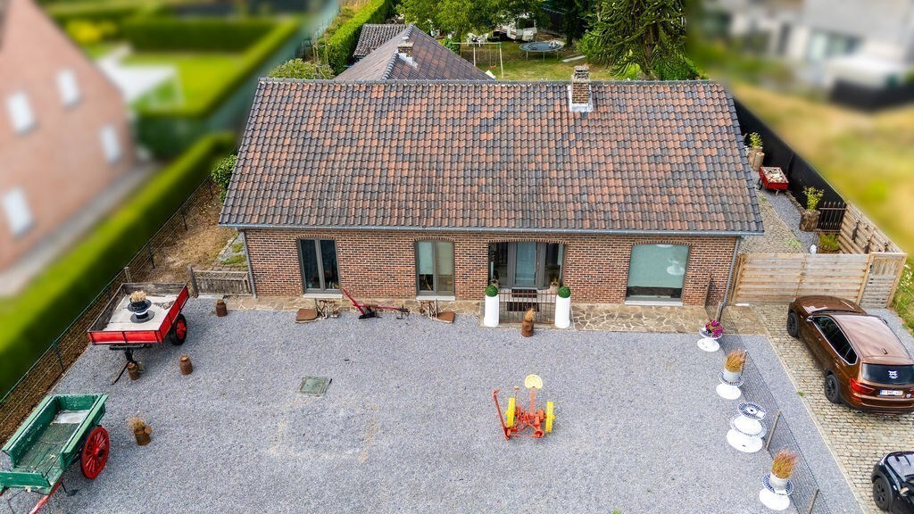 RUIME GELIJKVLOERSE WONING MET 3 SLAAPKAMERS, GARAGE EN RUIME TUIN TE HASSELT (KERMT) 