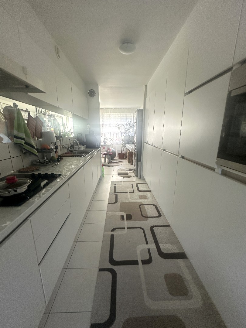 Lichtrijk en energiezuinig appartement (116 m²) met 2 slpk en groot terras, Torhout. 