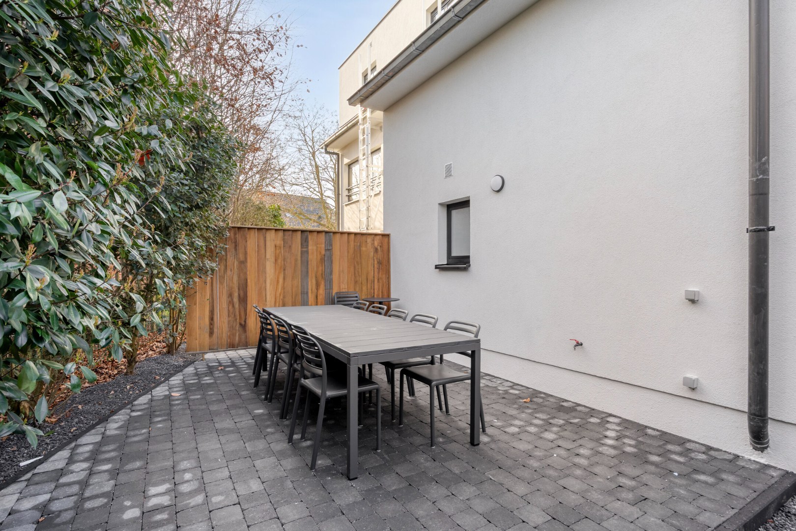 Volledig gerenoveerd en gemeubelde studentenkamer met privé badkamer en tuin - EPC A! 