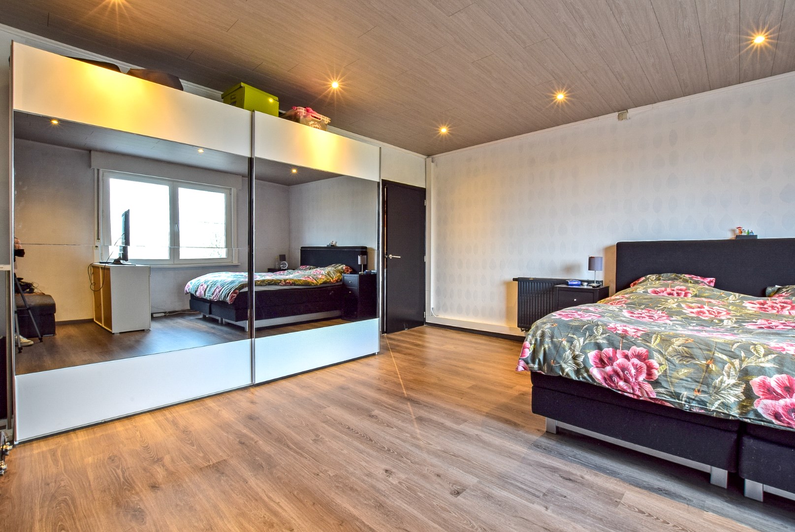 Ruime gezinswoning met garage te Pervijze op 518 m² met prachtige verzichten. 