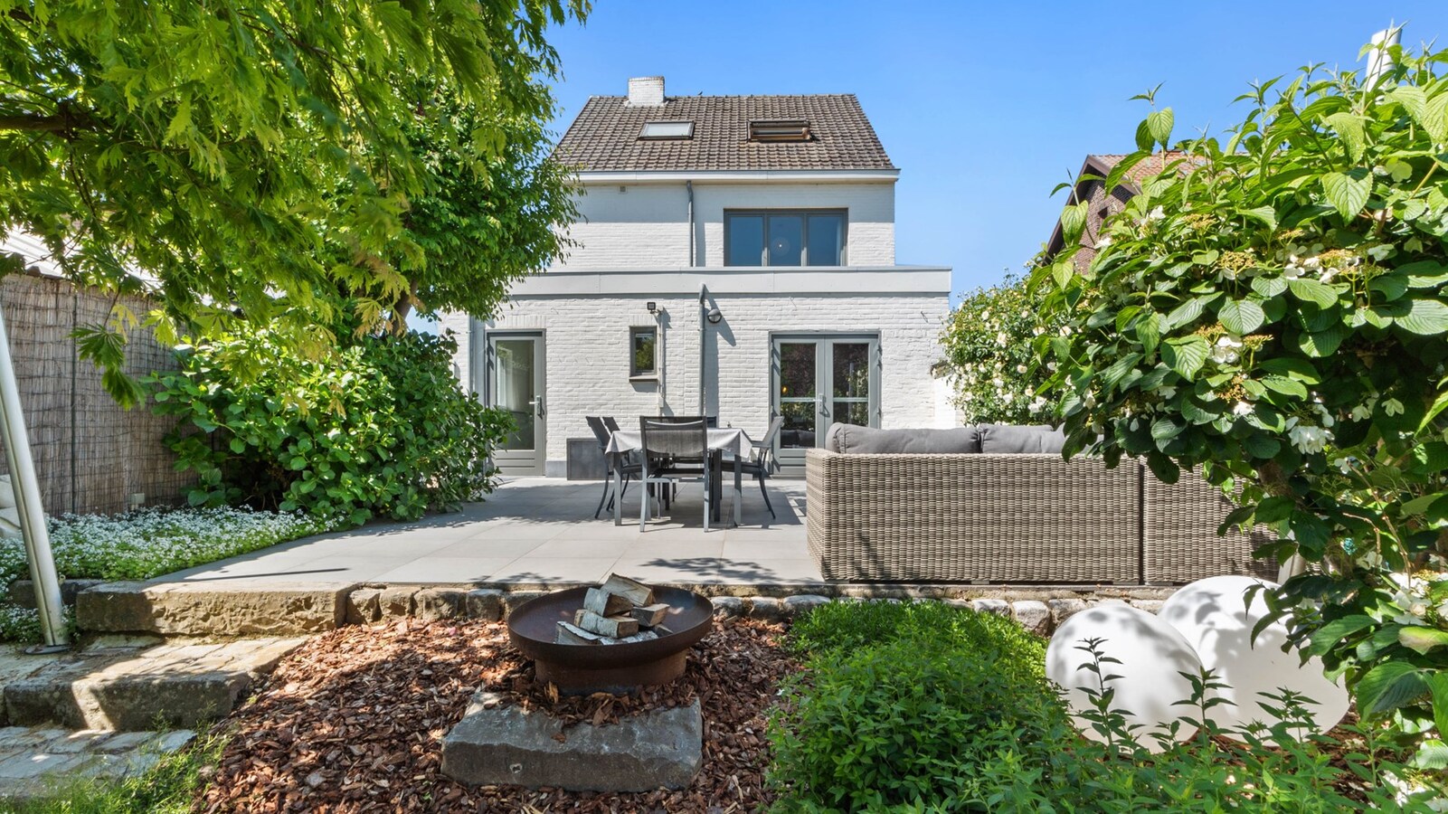 Volledig gerenoveerde, instapklare woning vlakbij Maastricht 