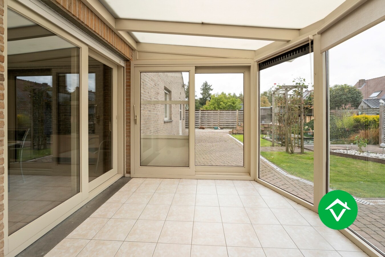 Kloeke woning met 4 slaapkamers in een woonwijk te Ichtegem. 