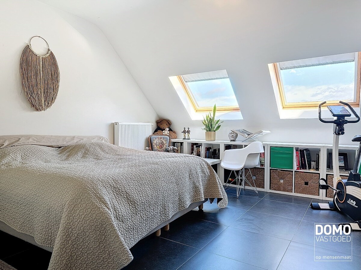 Luxe duplex appartement met inpandig terras, lift en garagebox, gelegen in het centrum van Alken - energielabel A. 