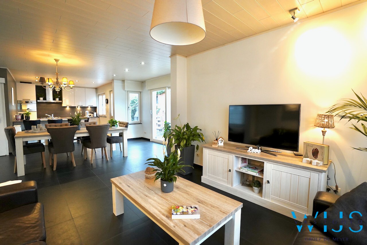 Instapklare, karaktervolle ALLEENSTAANDE woning op topligging in Ertvelde ! 