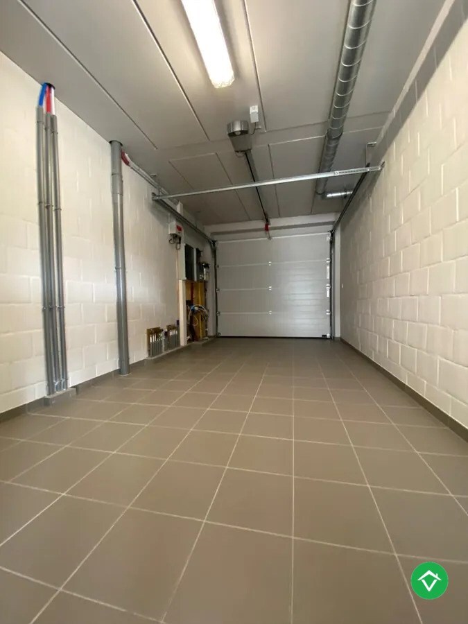 Ruime nieuwbouw woning met 3 slaapkamers, tuin  met tuinhuis en garage te Kortemark 