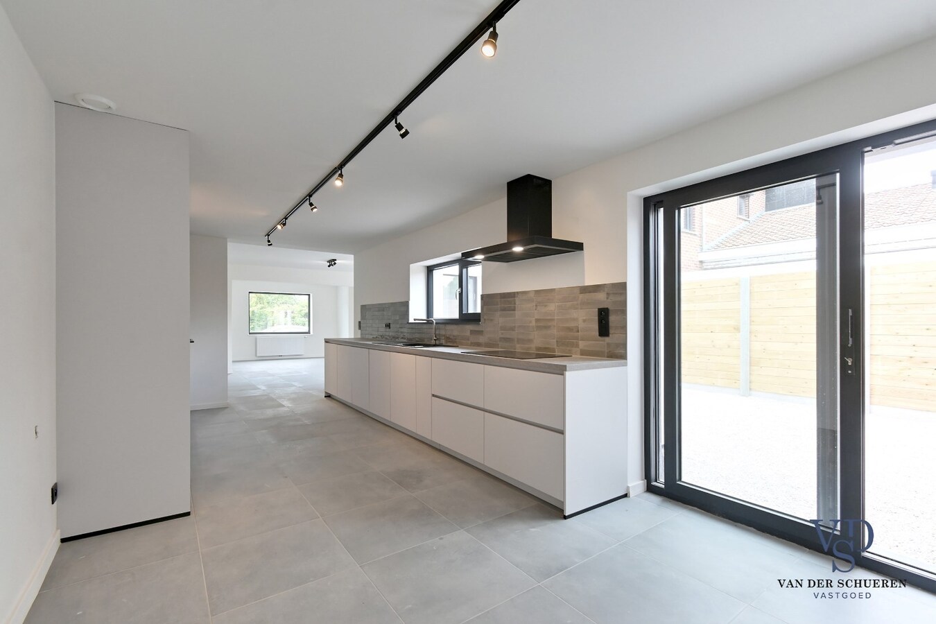 Volledig vernieuwde Half Open. 