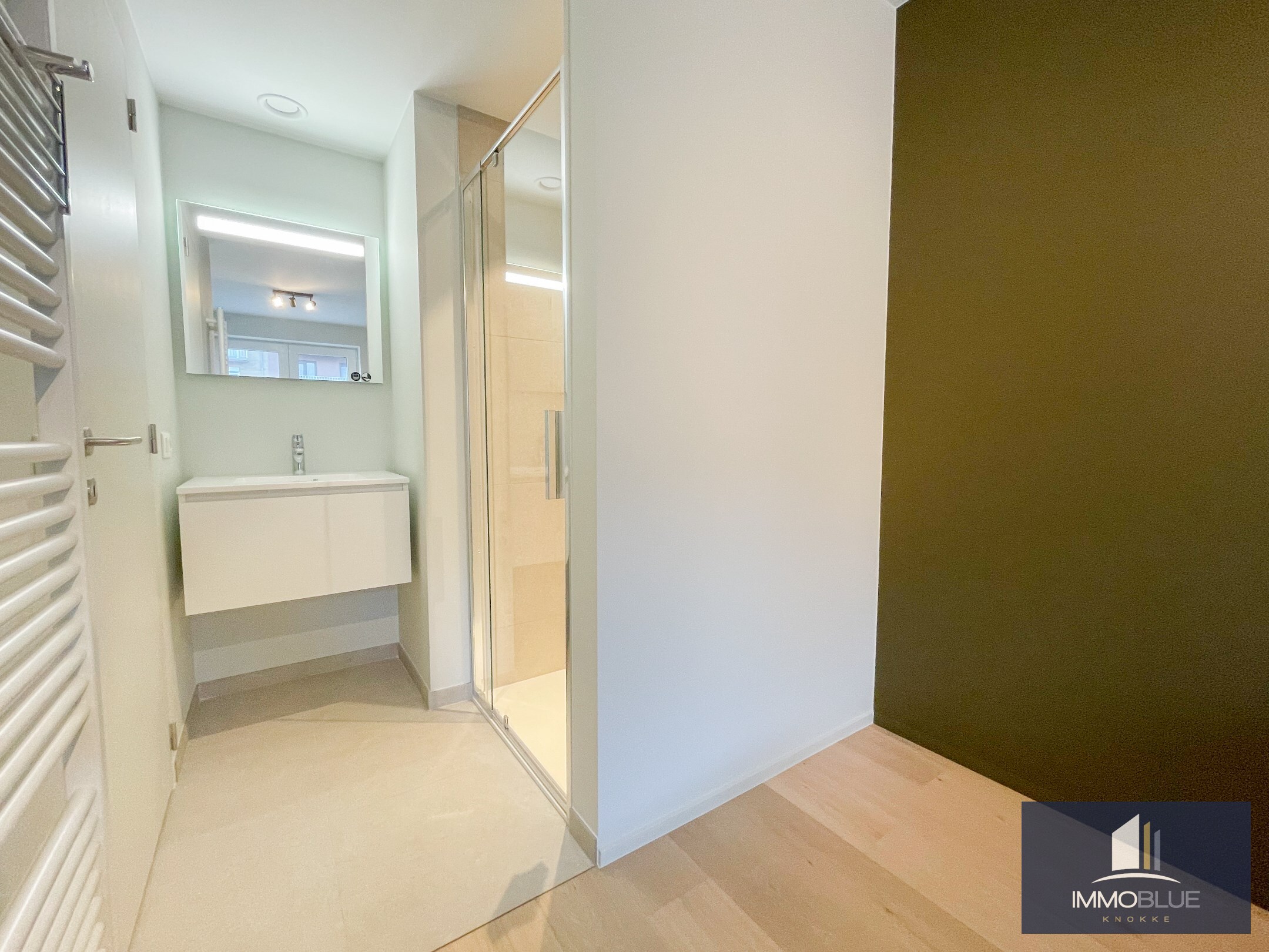 Nieuwbouwappartement met terrassen gelegen in de Paul Parmentierlaan. 