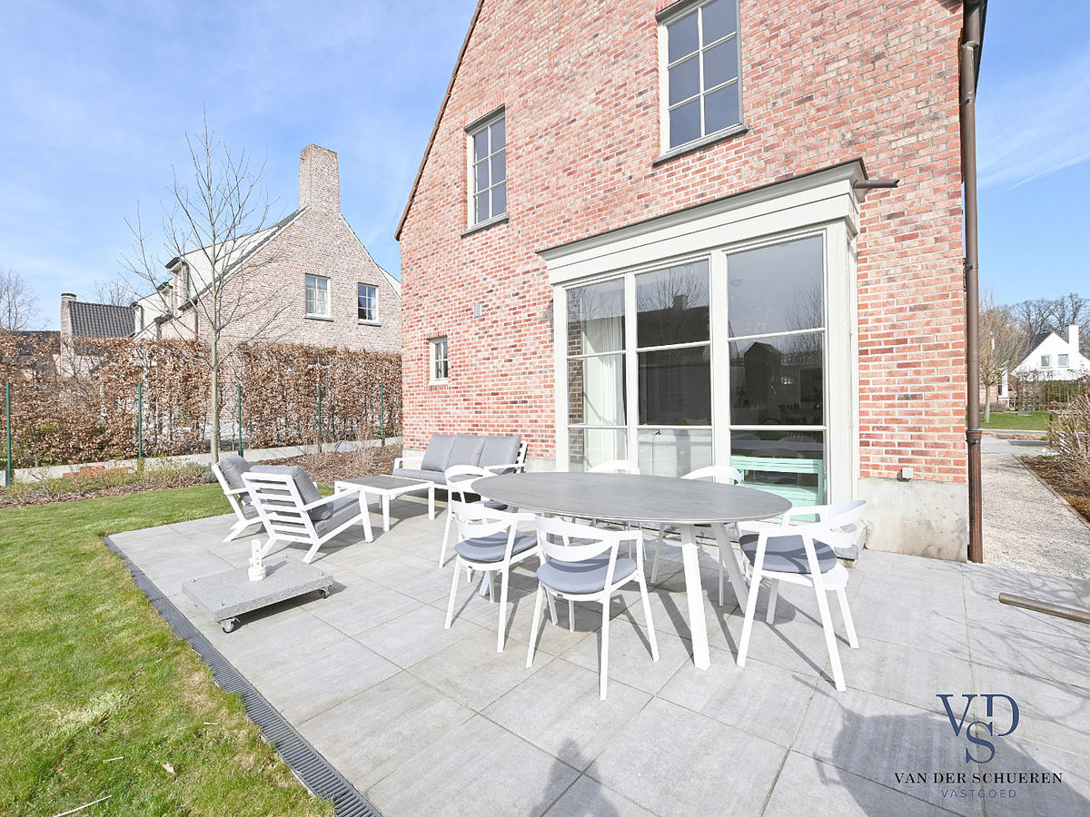 Recente, stijlvolle villa in rustige verkaveling ! 