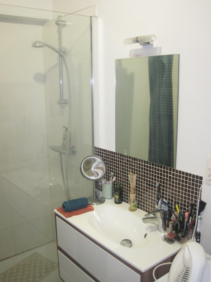 Lichtrijk, ruim 2-slp-appartement aan St-Anna-plein. 