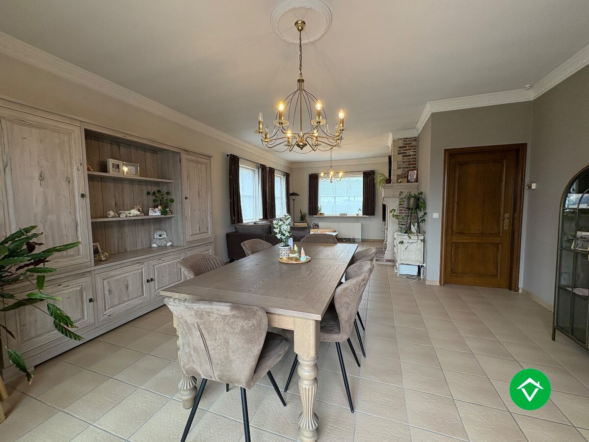 Alleenstaande woning met 4 slaapkamers en garage te Kortemark 